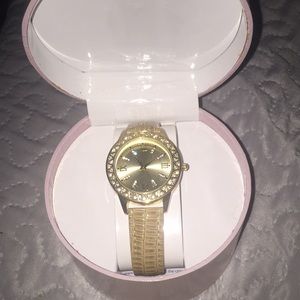 Brand New Beautiful Gold Watch in A Butterfly Box